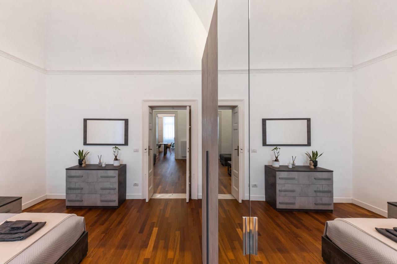 Casa Dei Visionari Apartment Bari Bagian luar foto