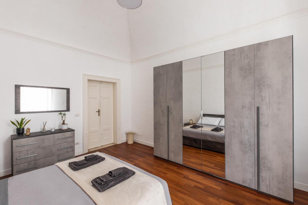 Casa Dei Visionari Apartment Bari Bagian luar foto