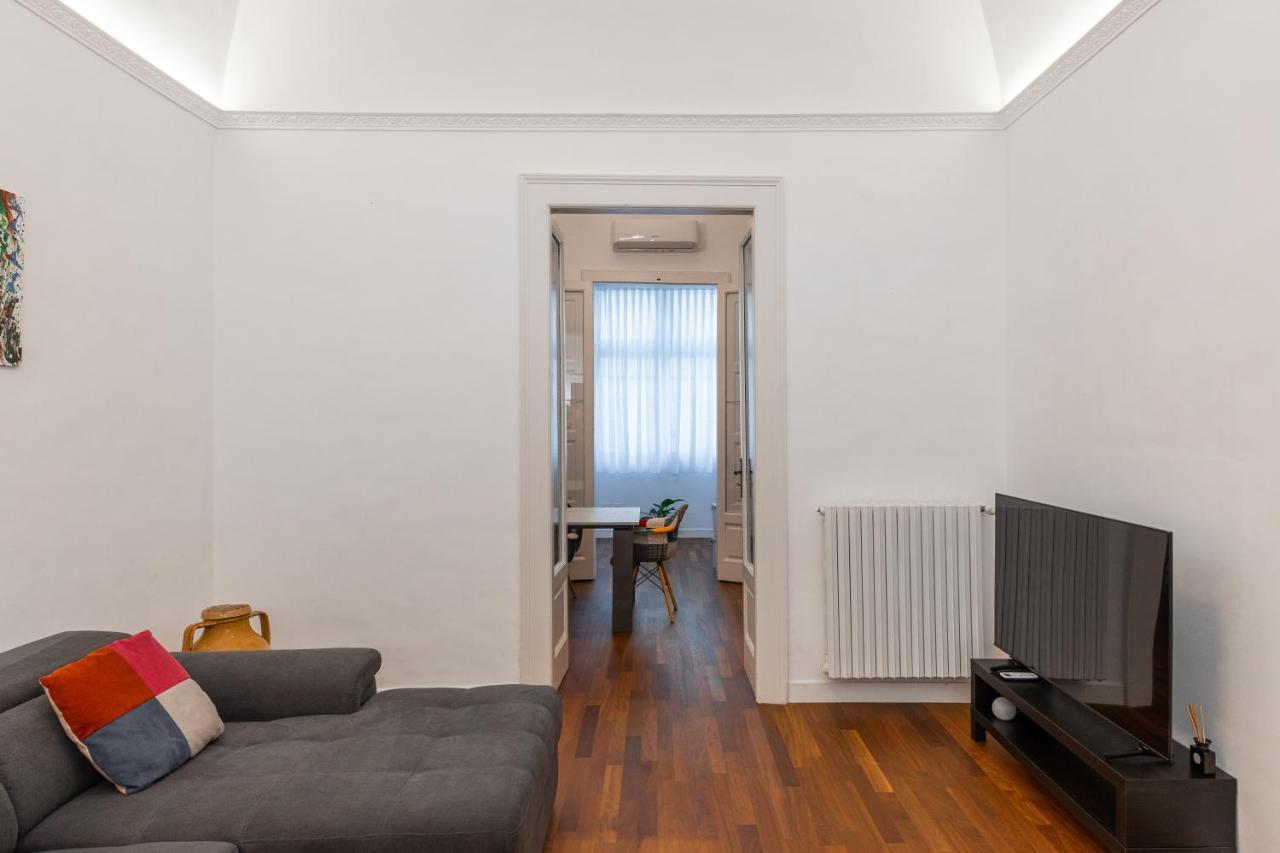 Casa Dei Visionari Apartment Bari Bagian luar foto