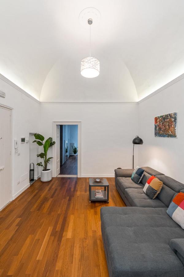 Casa Dei Visionari Apartment Bari Bagian luar foto