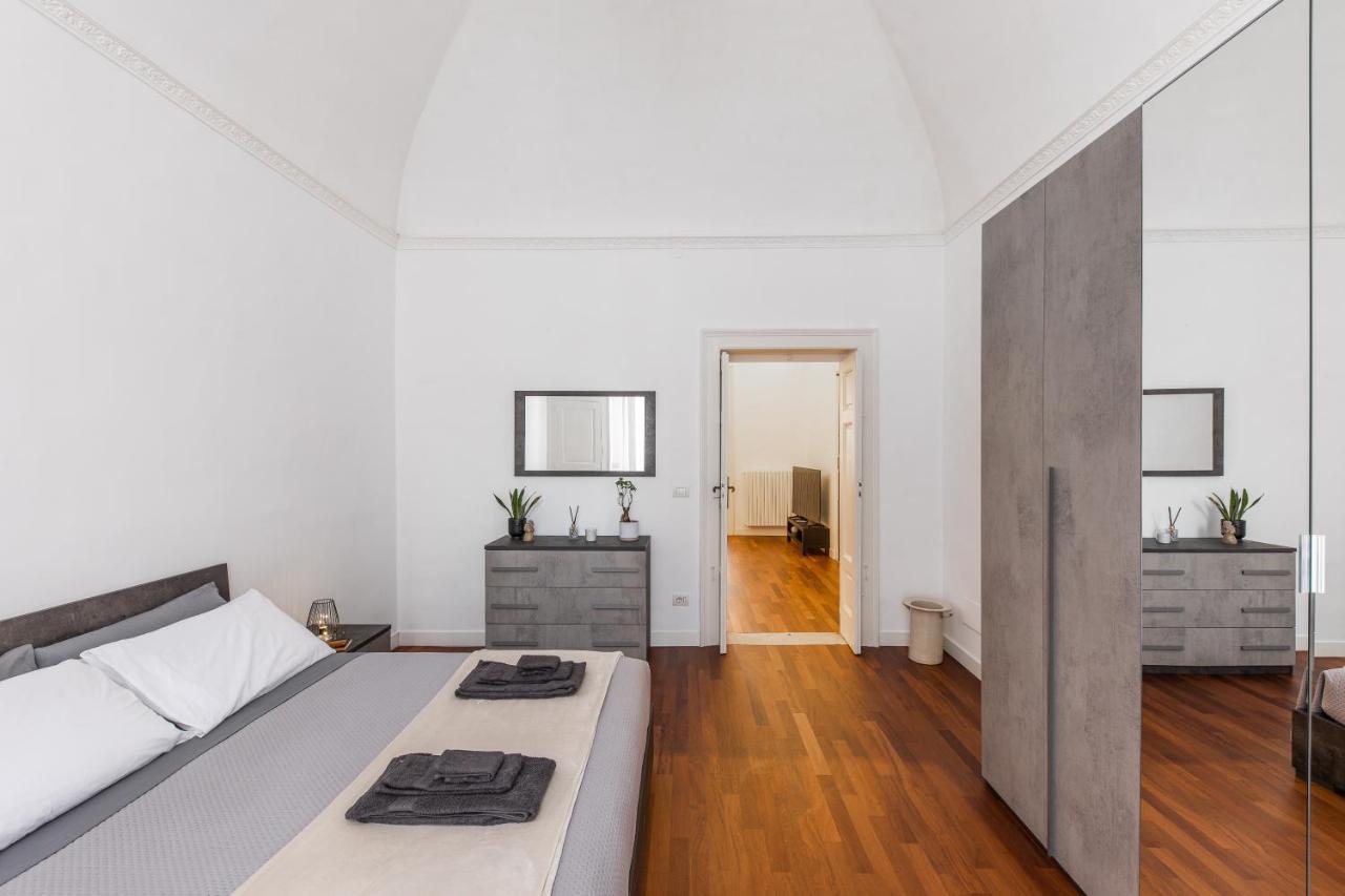 Casa Dei Visionari Apartment Bari Bagian luar foto
