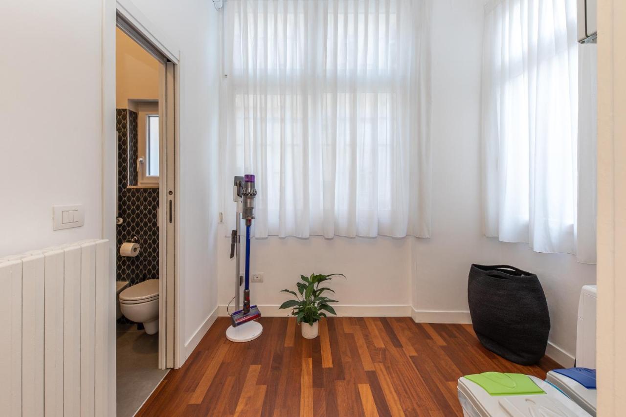 Casa Dei Visionari Apartment Bari Bagian luar foto