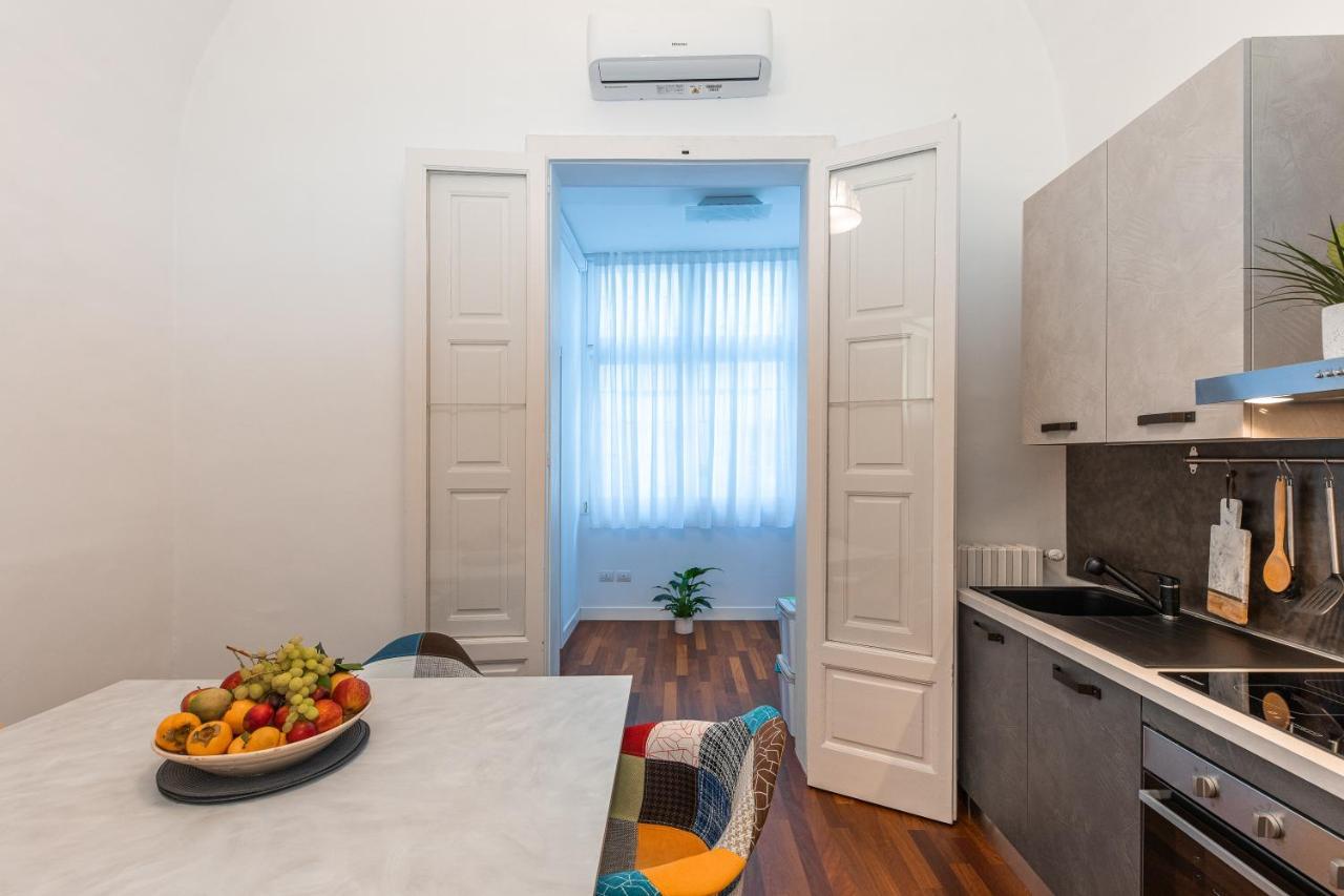 Casa Dei Visionari Apartment Bari Bagian luar foto