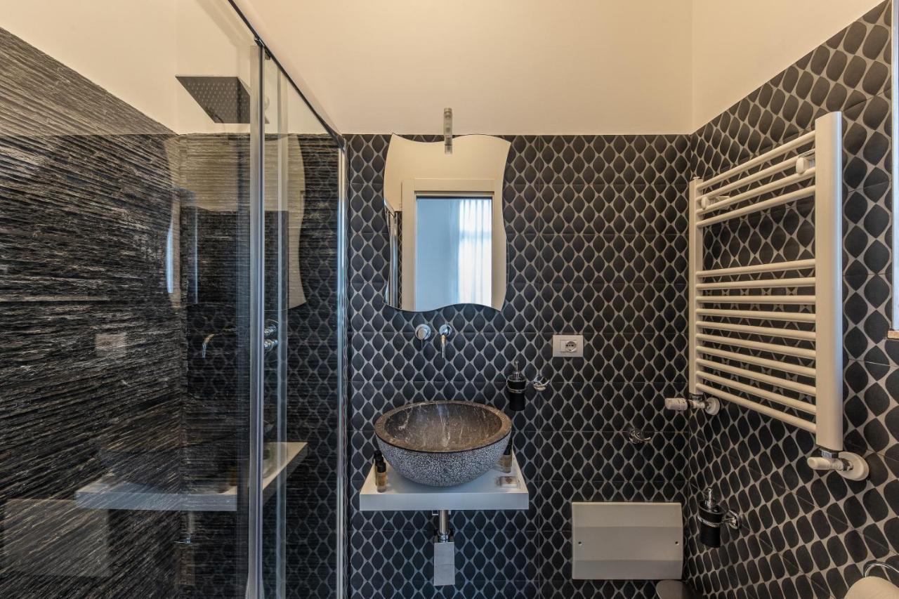 Casa Dei Visionari Apartment Bari Bagian luar foto