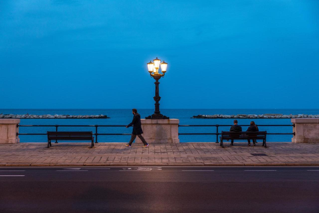 Casa Dei Visionari Apartment Bari Bagian luar foto