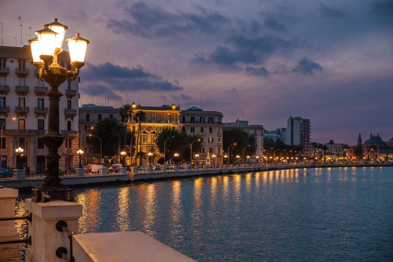 Casa Dei Visionari Apartment Bari Bagian luar foto