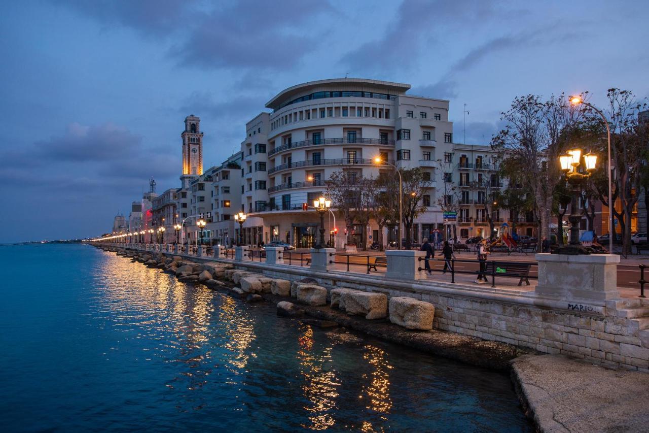 Casa Dei Visionari Apartment Bari Bagian luar foto