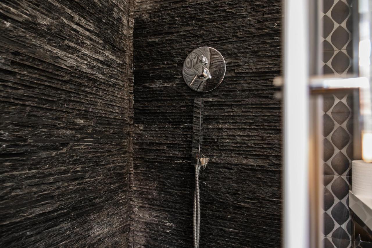 Casa Dei Visionari Apartment Bari Bagian luar foto