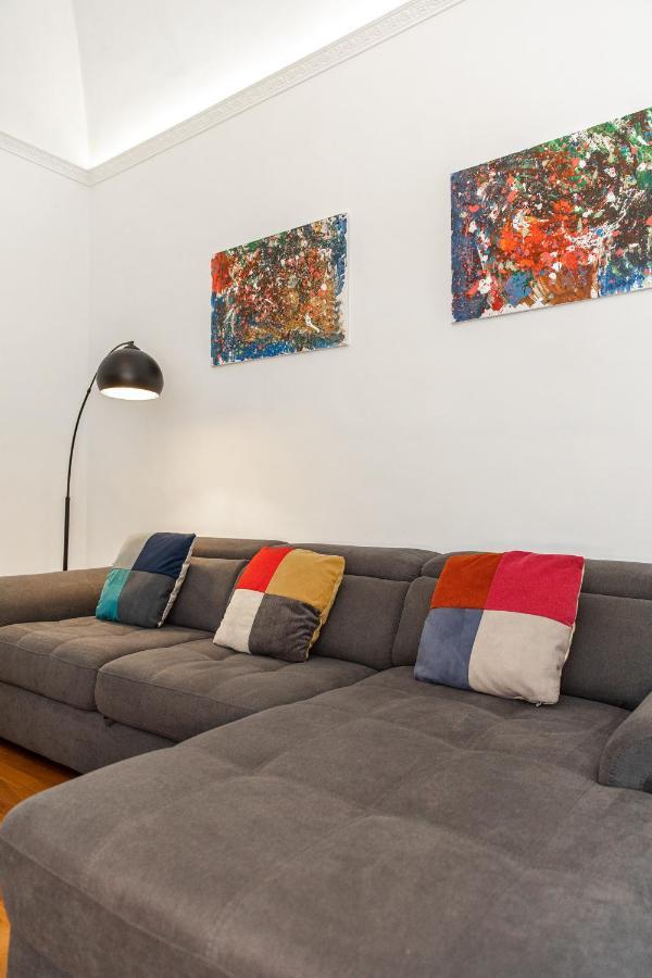 Casa Dei Visionari Apartment Bari Bagian luar foto